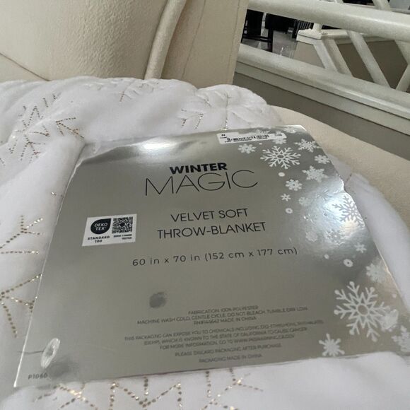 Luxurious Velvet Soft Throw Blanket 60 x 70 NEW - Picture 8 of 10